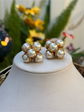 CHANEL Vintage 1994 Pearl Cluster Clip-On Earrings Gold & White